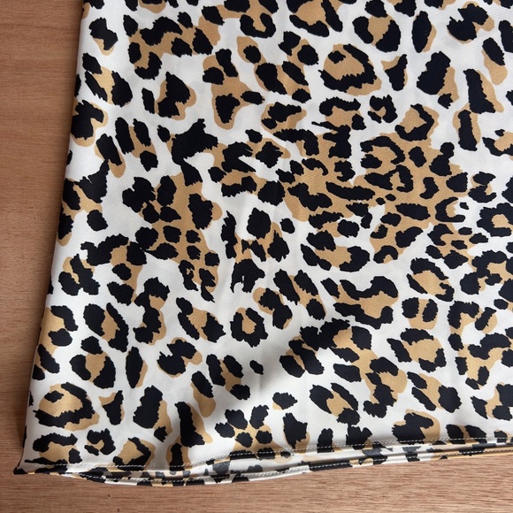 Babaton leopard print slip on midi skirt size 4 animal slinky aline lightweight - Picture 3 of 4